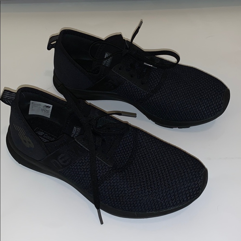 New balance all black